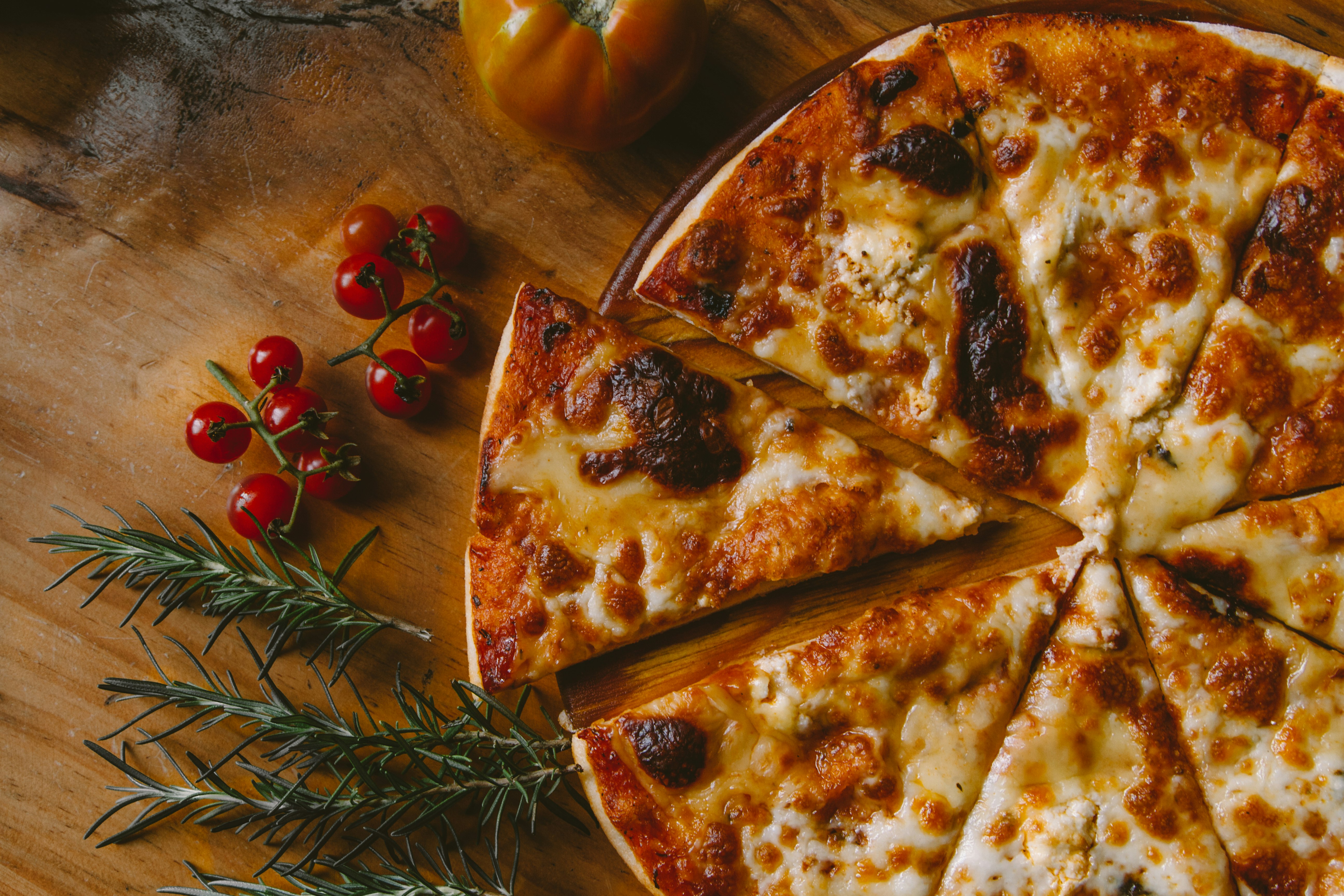Nygräddad napolitansk pizza med luftiga kanter
